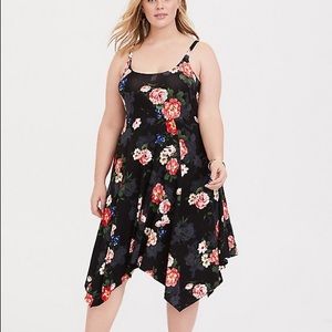 BLACK FLORAL TRAPEZE DRESS